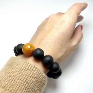 Juoda & geltona gintaro rutuliukų apyrankė 15 mm, Black & yellow amber round beads stretch bracelet 15 mm