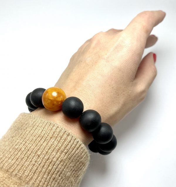 Juoda & geltona gintaro rutuliukų apyrankė 15 mm, Black & yellow amber round beads stretch bracelet 15 mm