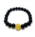 Juoda & balta gintaro rutuliukų apyrankė 8 mm,Black & white amber round beads stretch bracelet 8 mm