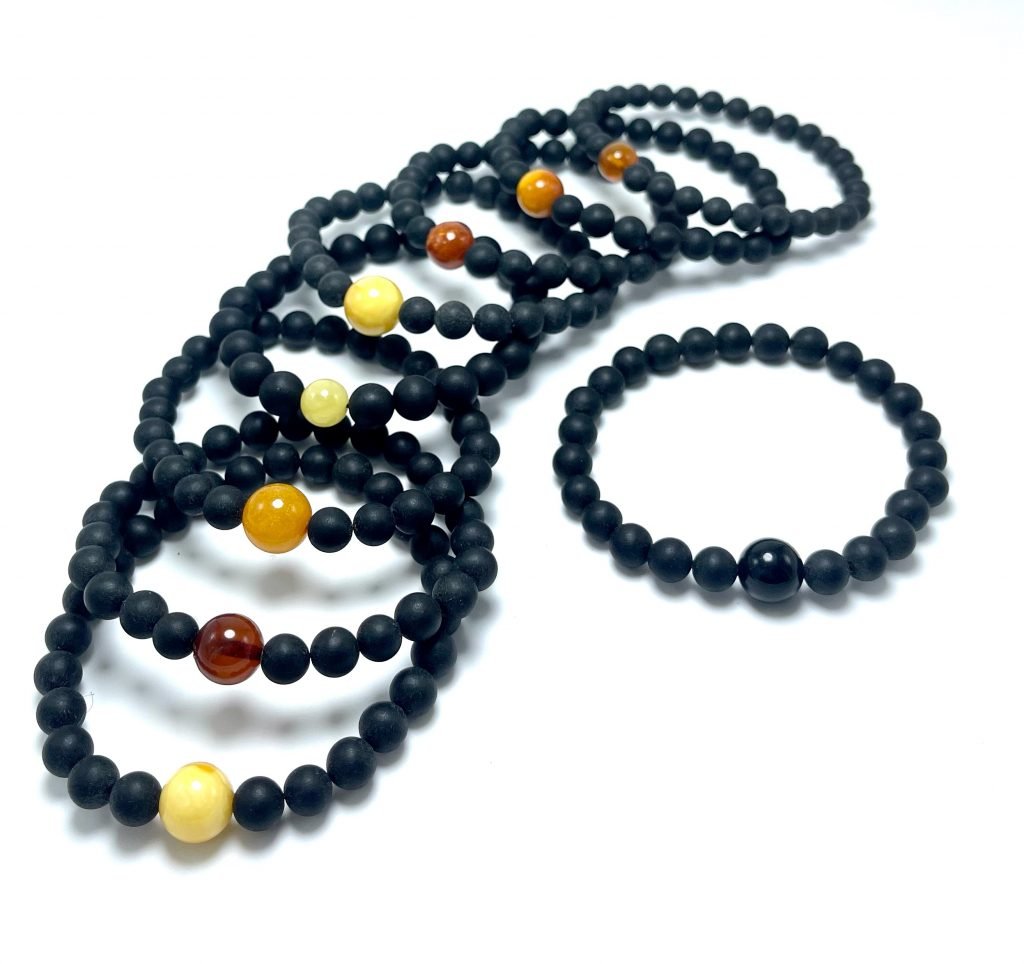 Juoda & geltona gintaro rutuliukų apyrankė 8 mm,Black & yellow amber round beads stretch bracelet 8 mm