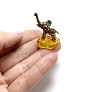 Figūrėlė su gintaru "Drambliukas", Figurine with amber "Elephant"