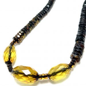 Karališki deimantinio šlifavimo gintariniai karoliai,Royal faceted amber necklace