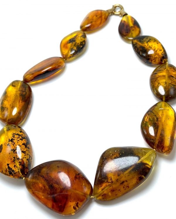 Konjako spalvos gintaro karoliai su inkliuzais,Cognac transparent amber necklace with inclusionsn