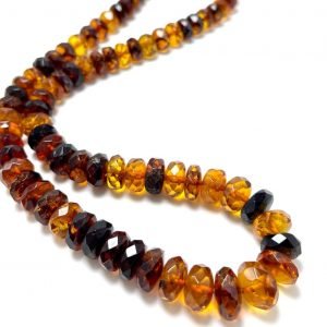 Prabangūs deimantinio šlifavimo gintaro karoliai, Luxurious faceted amber necklace