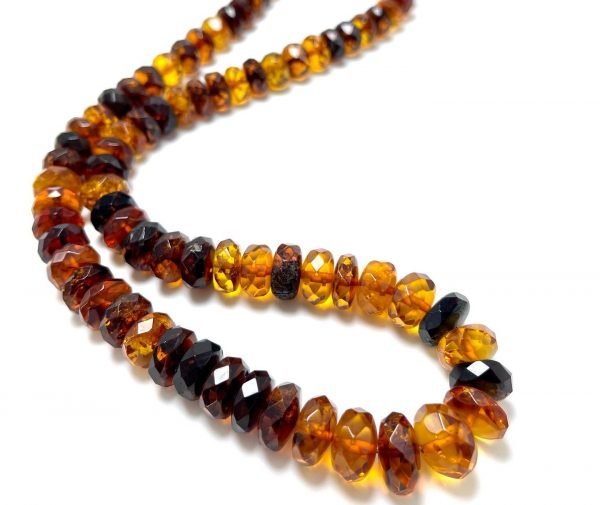 Prabangūs deimantinio šlifavimo gintaro karoliai, Luxurious faceted amber necklace