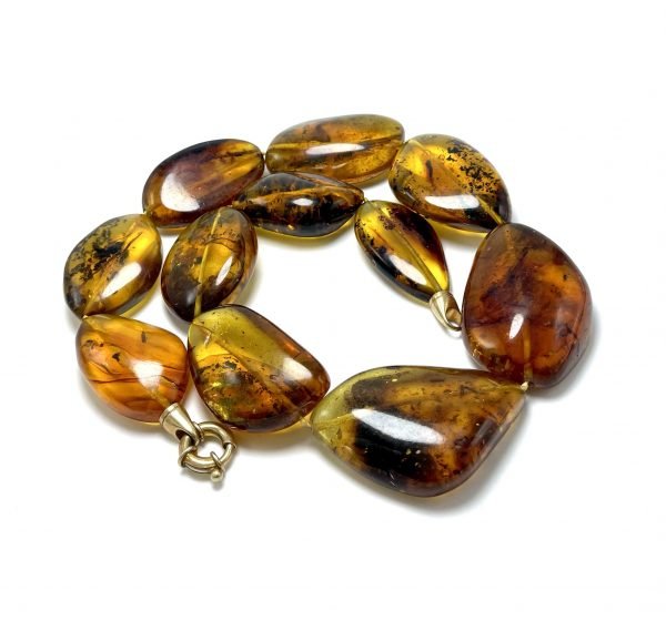 Konjako spalvos gintaro karoliai su inkliuzais,Cognac transparent amber necklace with inclusionsn