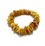 Geltona kamantų formos gintarinė apyrankė,Yellow amber chips stretch bracelet