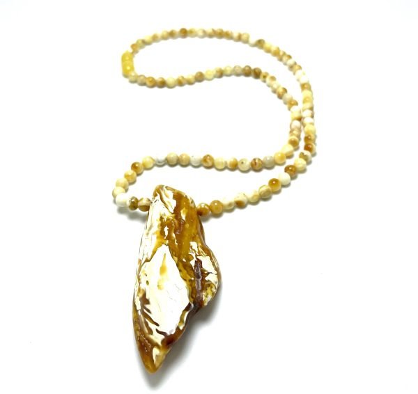 Peizažinio gintaro vėrinys su unikaliu pakabuku,Landscape amber necklace with a unique pendant