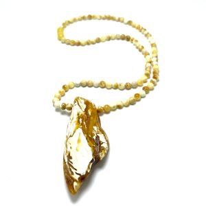 Peizažinio gintaro vėrinys su unikaliu pakabuku,Landscape amber necklace with a unique pendant