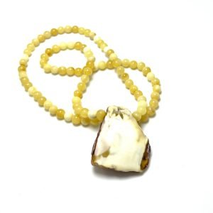 Geltono gintaro rutuliukų vėrinys su baltu pakabuku, yellow amber beads necklace with white pendant