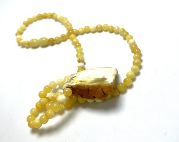 Geltono gintaro rutuliukų vėrinys su baltu pakabuku, yellow amber beads necklace with white pendant