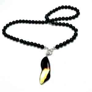 Juodo gintaro rutuliukų vėrinys su pakabuku,Black amber round beads necklace with pendant