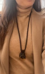 Vyšninio gintaro rutuliukų vėrinys su tamsiu pakabuku,cherry amber round beads necklace with a gradient pendant