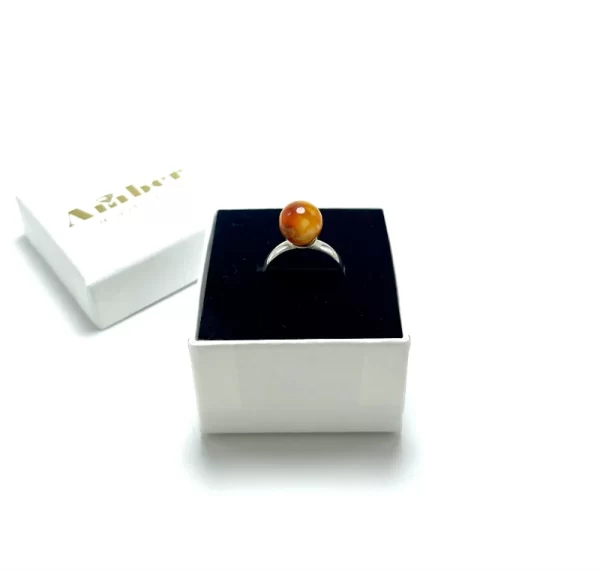 Raudono gintaro apvalus reguliuojamas žiedas Sidabras 925,Red amber round bead adjustable ring Sterling silver