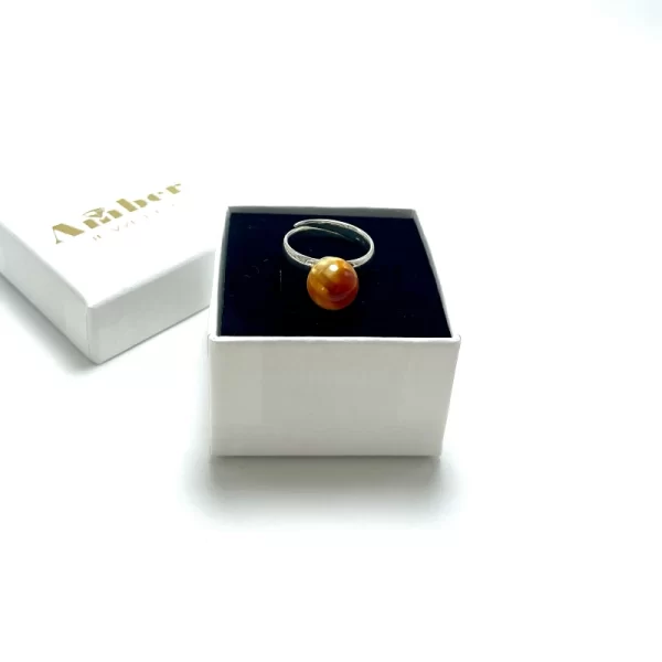 Raudono gintaro apvalus reguliuojamas žiedas Sidabras 925,Red amber round bead adjustable ring Sterling silver