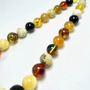 Margi apvalaus gintaro rutuliukų karoliai 13-23 mm, Multi-color Baltic amber round beads necklace 13-23 mm