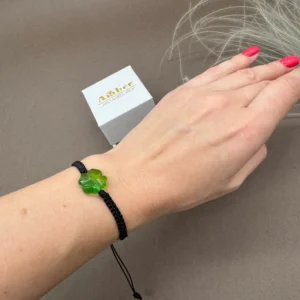 Gintarinio žalio (smaragdinio) dobilo apyrankė su juodu siūlu, Green amber clover bracelet with black thread (emerald)