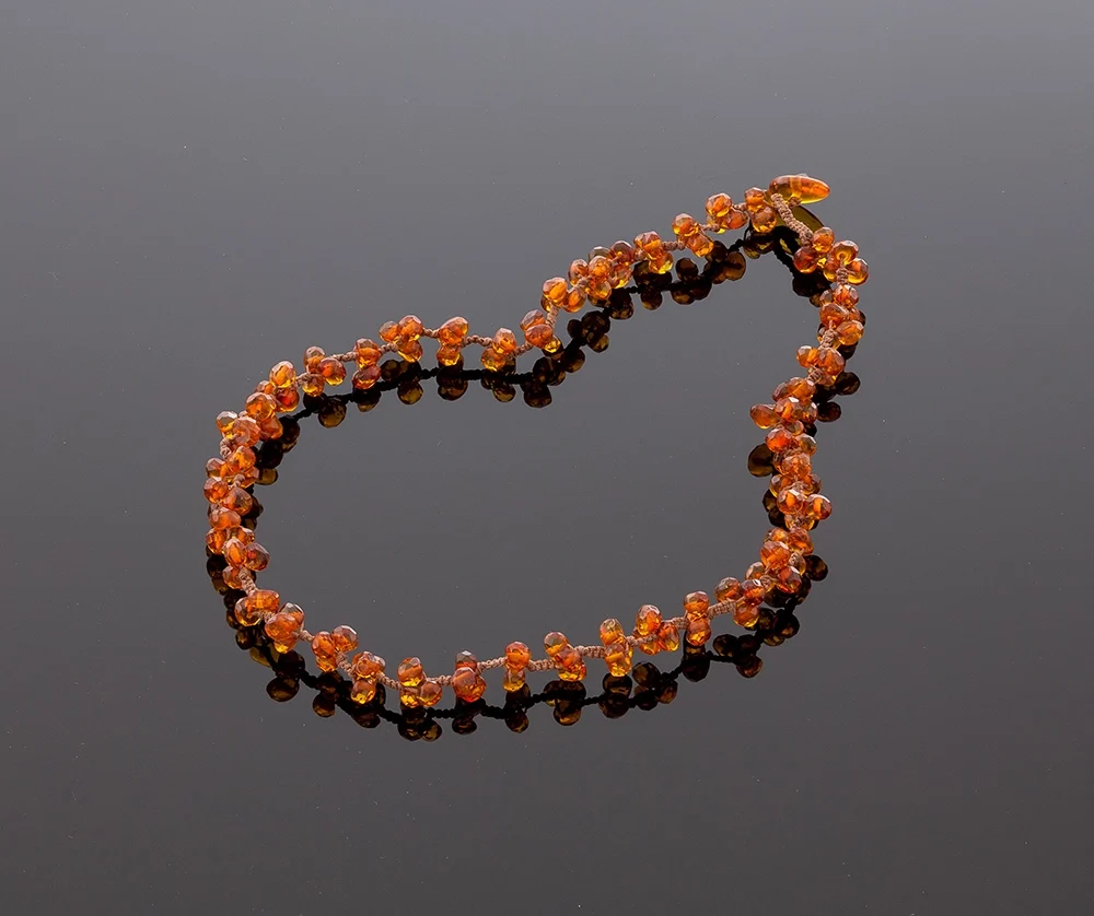 Modernūs deimantinio šlifavimo karoliai, Modern faceted amber necklace