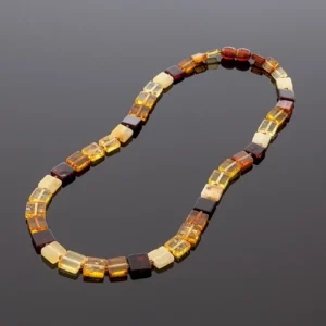 Stilingas gintaro kvadračiukų vėrinys, Stylish square amber necklace