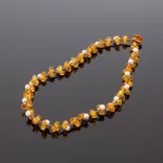 Šviesūs deimantinio šlifavimo karoliai su perlais, Faceted light amber necklace with pearls