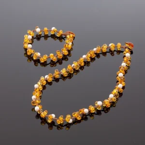 Šviesūs deimantinio šlifavimo karoliai su perlais, Faceted light amber necklace with pearls