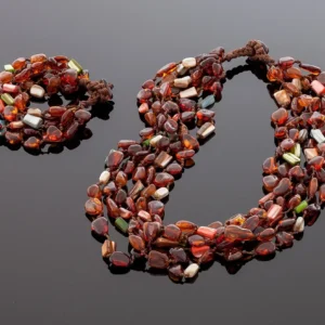 Spalvingi gintaro karoliai su kriauklėmis, Colorful amber necklace with shells