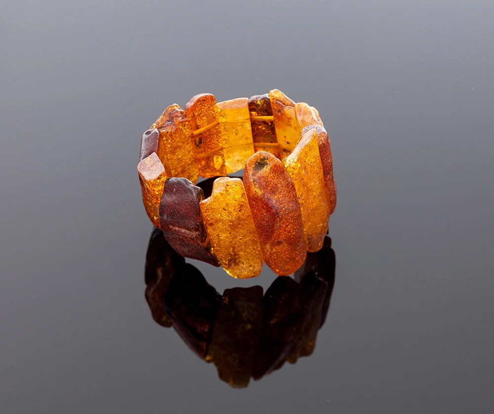id.320 Patraukli margo gintaro apyrankė, Lovely multicolor amber bracelet